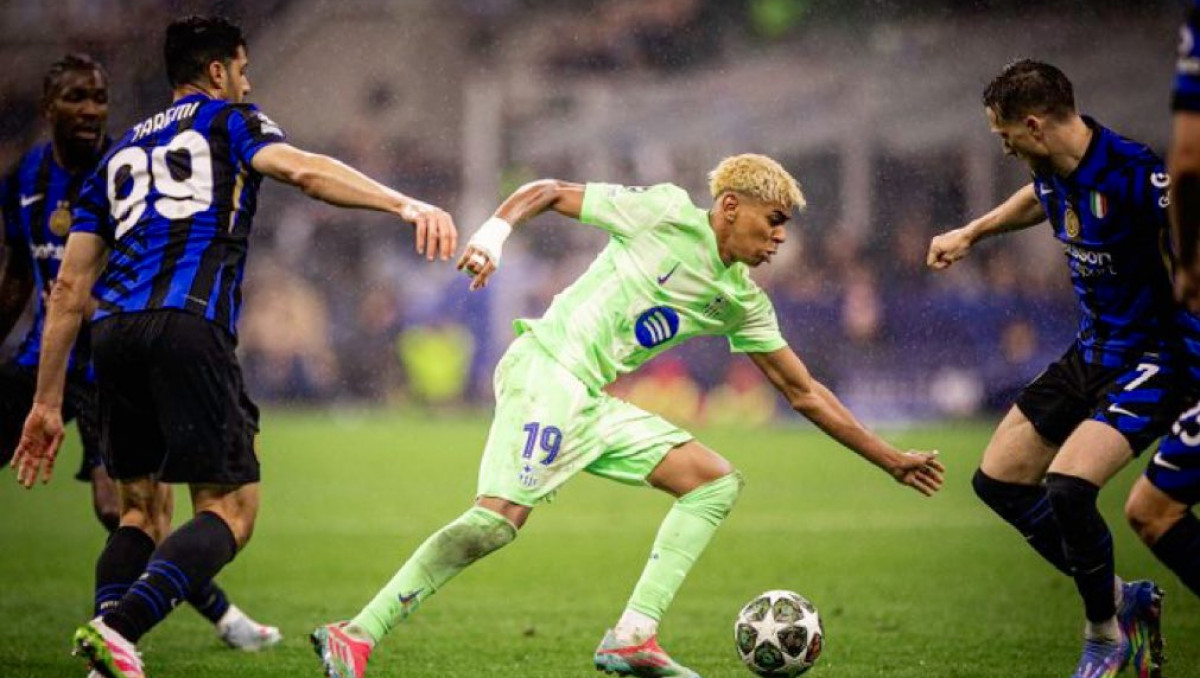 "Его невозможно остановить!" Легенда "Реала" в восторге от 17-летнего таланта "Барселоны"