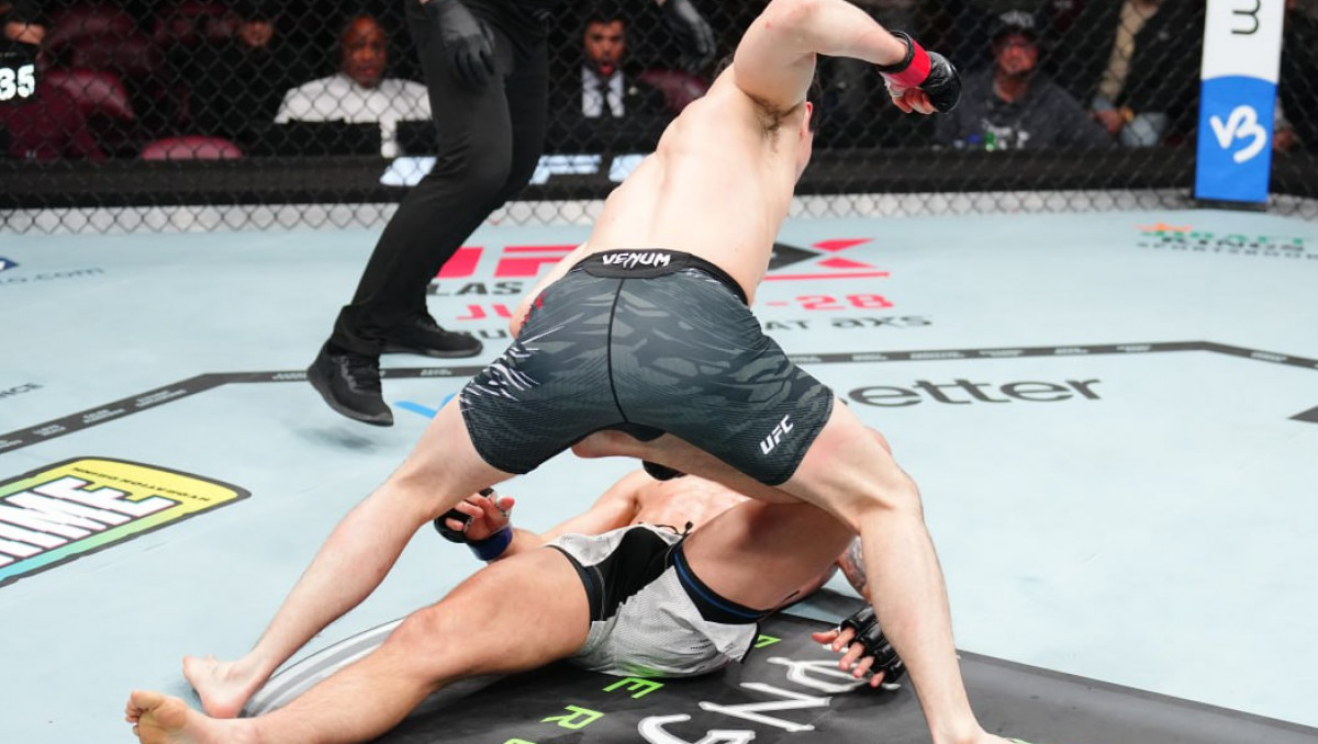 Нокаутом завершился бой в весе Рахмонова на UFC 315