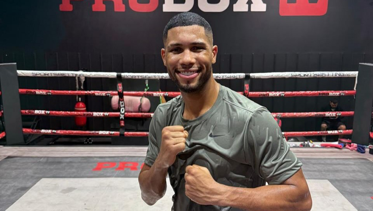 Олимпийский чемпион нокаутировал "Легенду" из профи-бокса