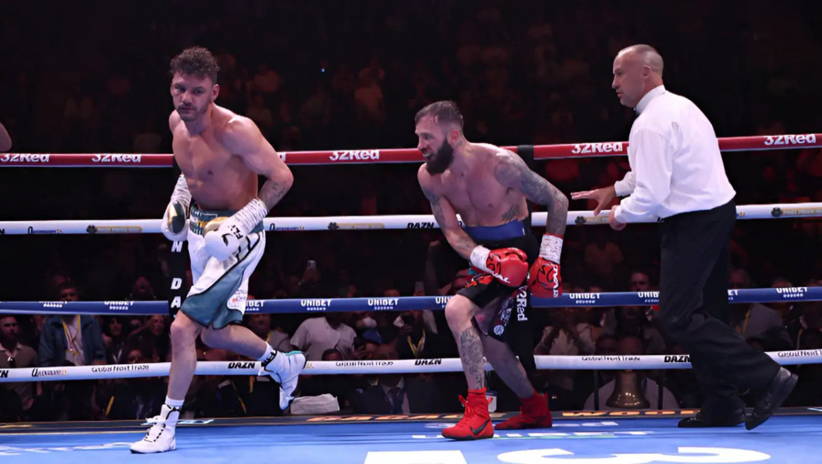 Бегством и выброшенным полотенцем обернулся бой за титул чемпиона мира