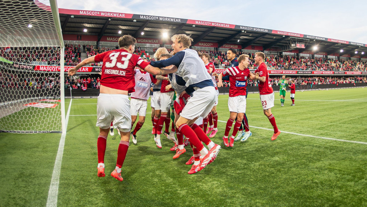 Европейский клуб выиграл матч с Оразовым и упрочил лидерство