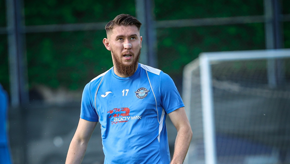 Аймбетов отправил в нокдаун экс-игрока "Арсенала" во время матча