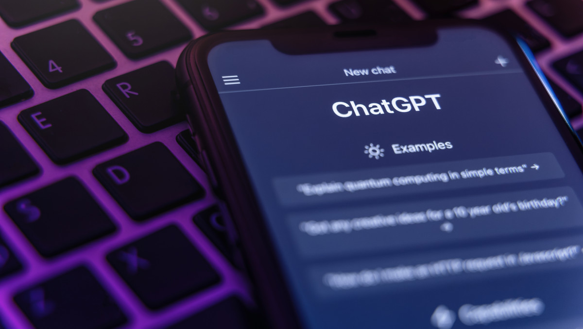 Кому в Казахстане запретили пользоваться ChatGPT и почему