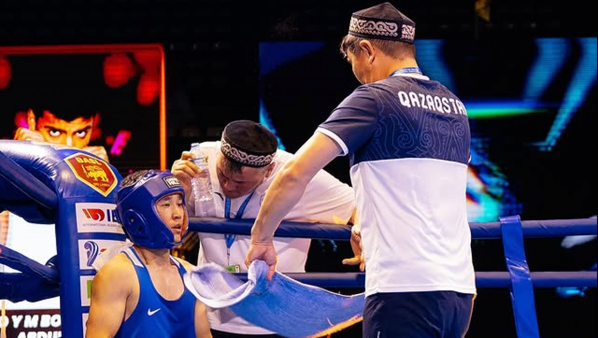 Нокаут и разгромы. Кто из Казахстана вышел в полуфинал молодежного ЧА по боксу