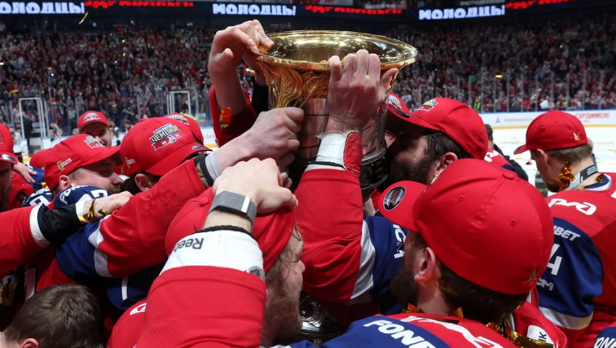 Тренер из Казахстана выиграл Кубок Гагарина и сотворил историю