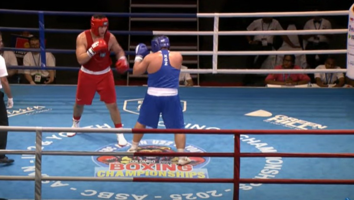 Казахстан завершил нокаутом бой за золото на молодежном ЧА по боксу