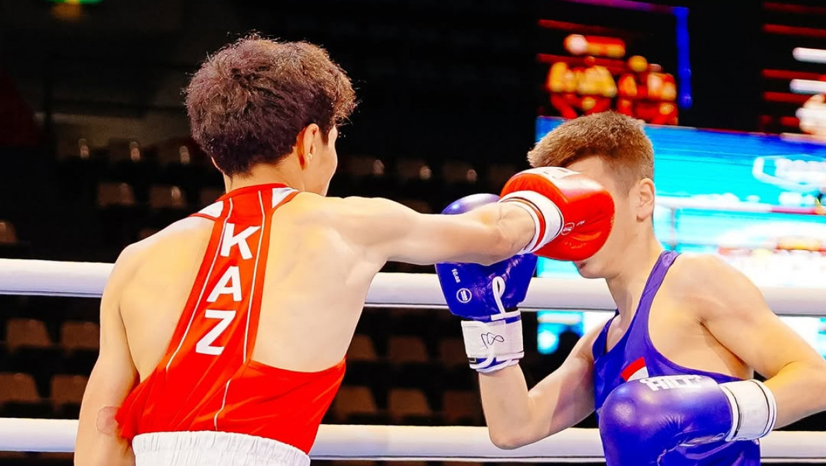 Казахстан выиграл у Узбекистана дуэль за золото ЧА по боксу