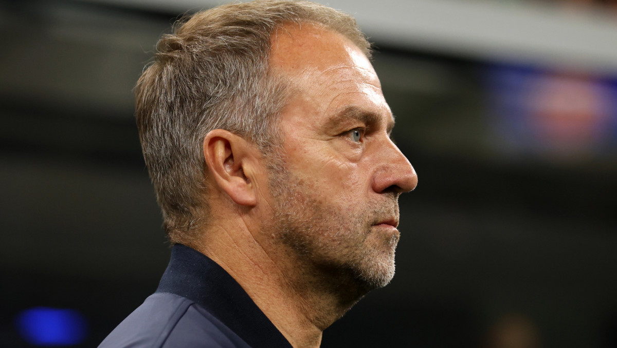 Флик попросил убрать из "Барселоны" 22-летнего таланта