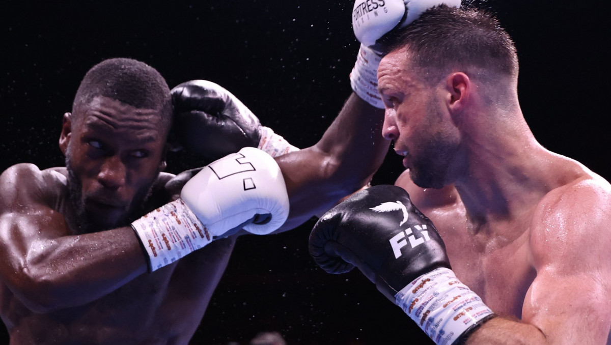 Экс-чемпион сенсационно проиграл в главном бою вечера бокса