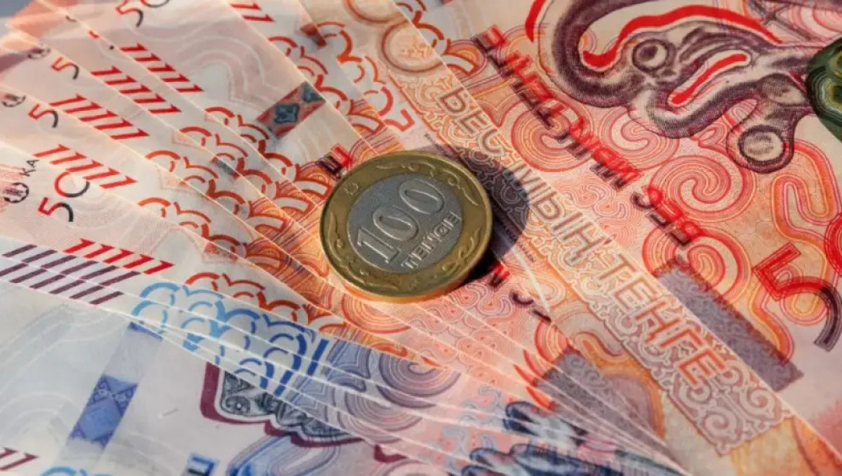 Когда в Казахстане повысят пенсии и пособия