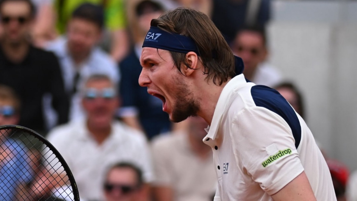 Казахстанец установил достижение века и сотворил историю на Ролан Гаррос