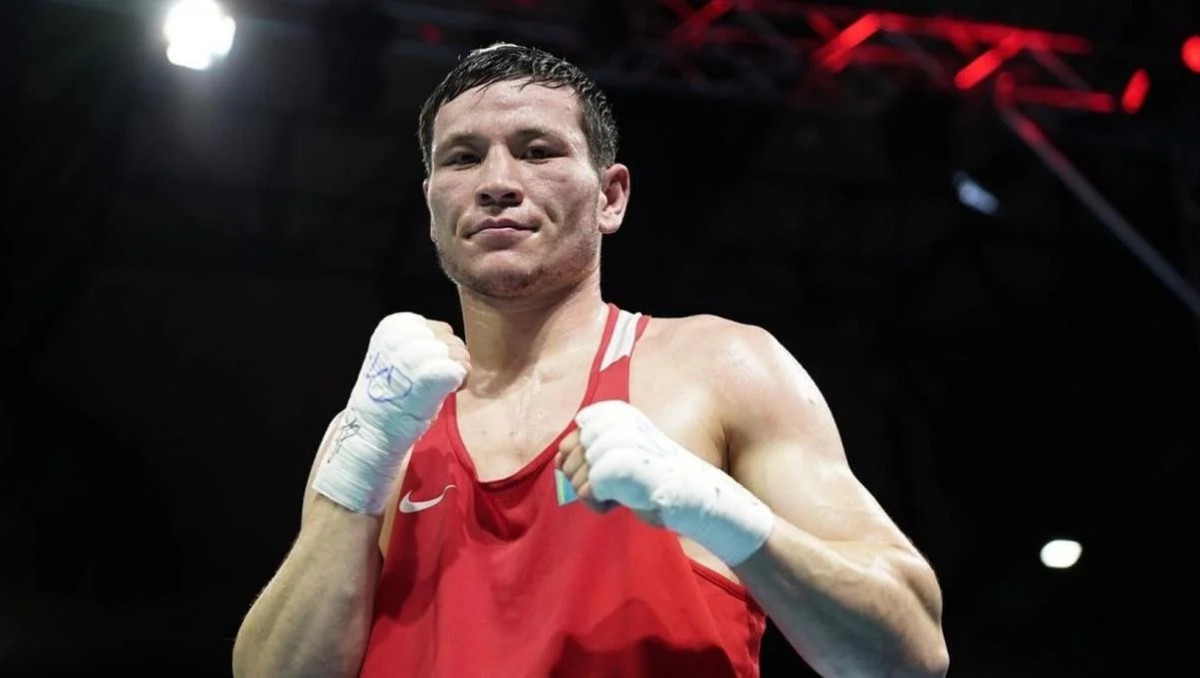 Казахстанский боксер разгромил чемпиона мира и пробился в финал