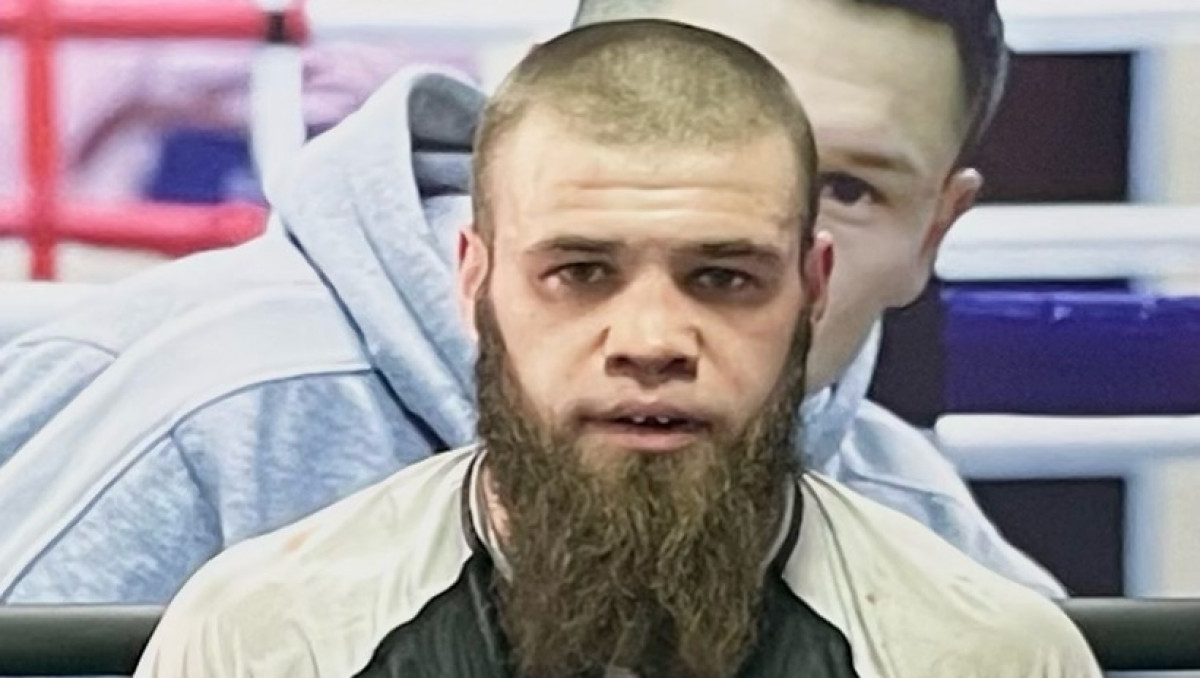 Боксер из Казахстана прошел взвешивание перед боем с мексиканцем