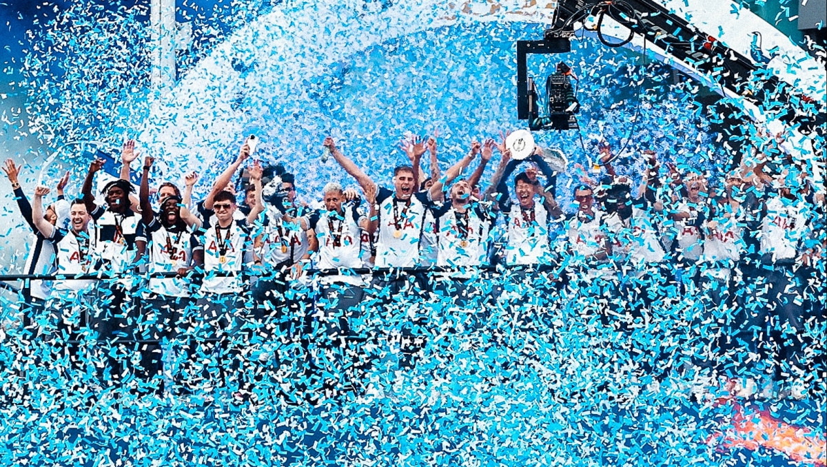 Клуб АПЛ уволил тренера после завоевания титула