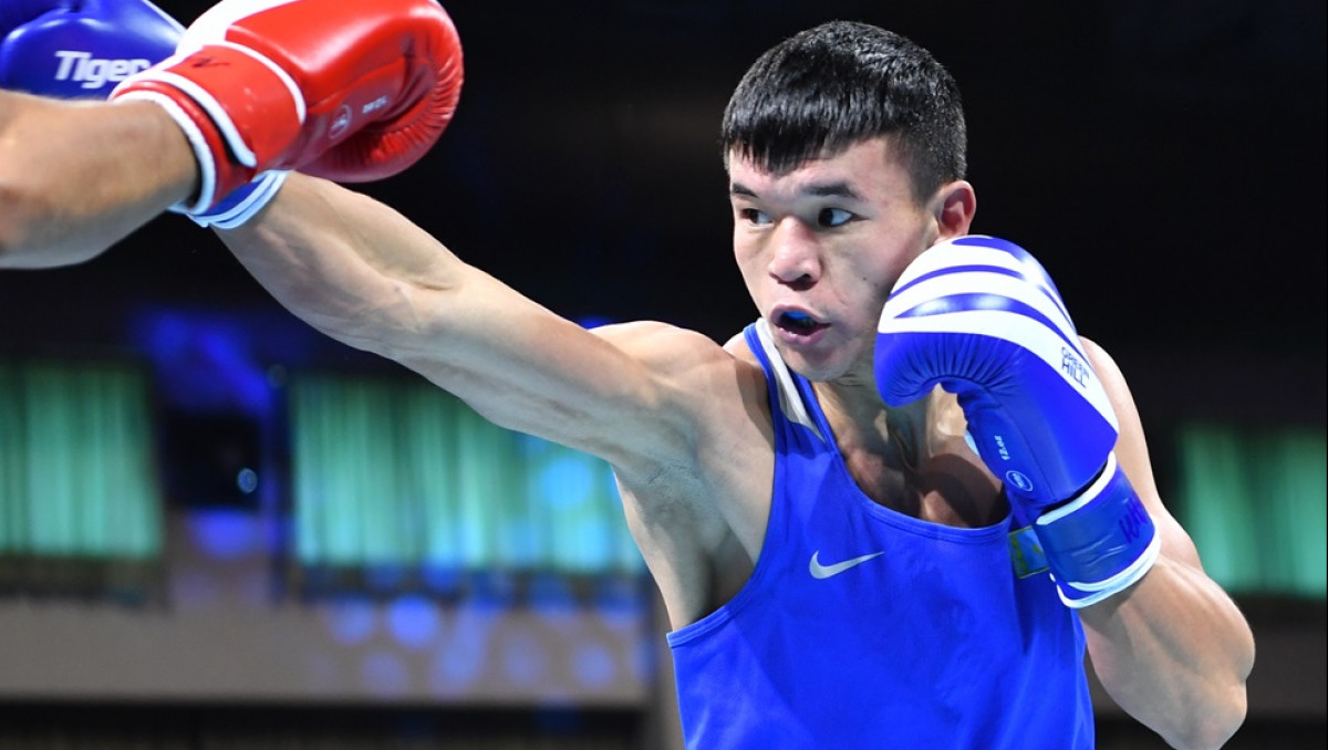 Боксер из Казахстана отправил соперника в нокдаун и выиграл второй бой