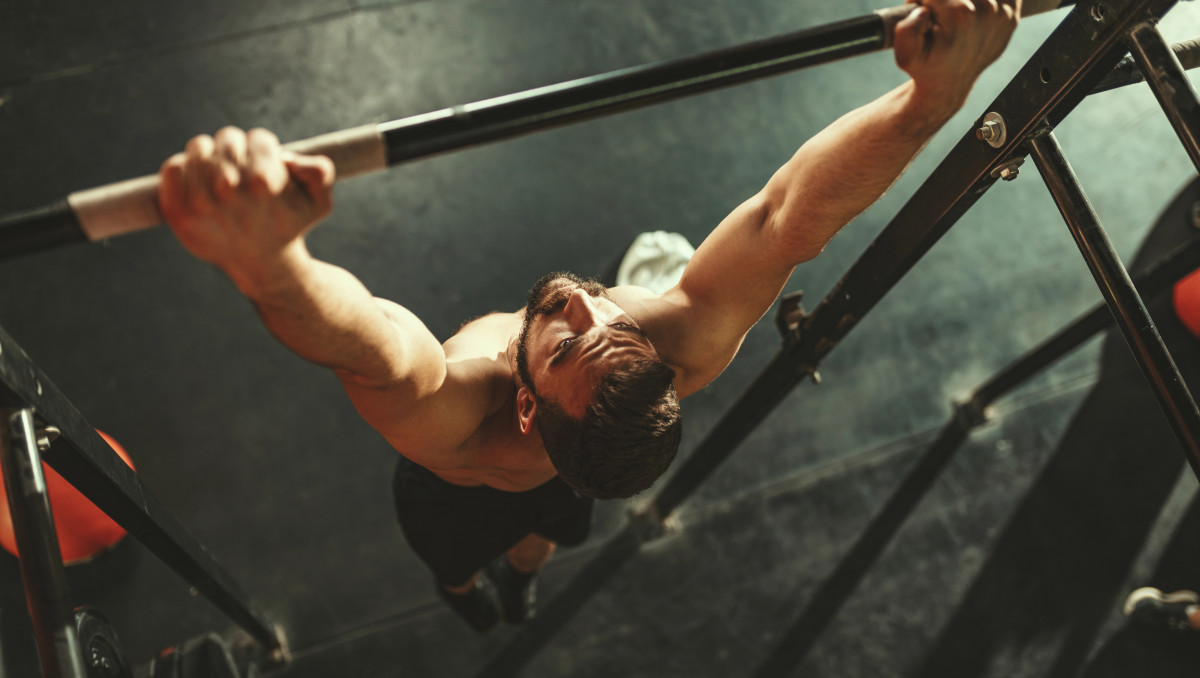 Тренер назвал главные упражнения для мужчин после 40 лет