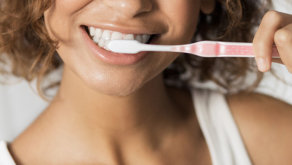 Эксперт развеял миф о чистке зубов содой