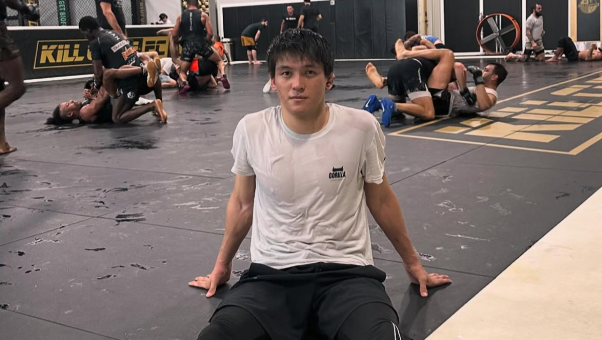 Казахстанец получил плохие новости по бою в UFC против сокомандника Хабиба
