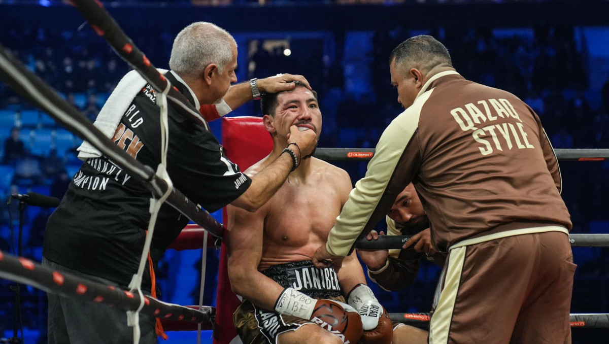 Непобежденный казахстанец перебил Алимханулы в гонке за бой с чемпионом