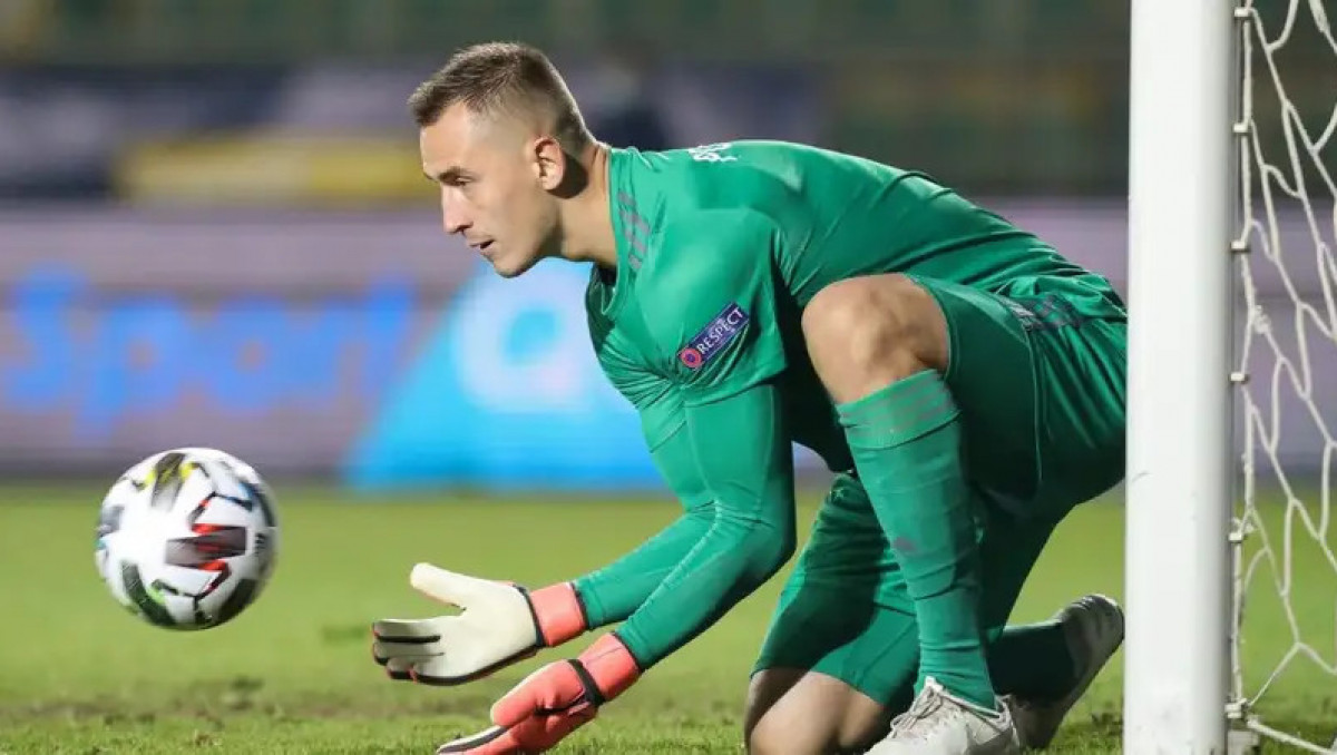 Вратарь сборной Казахстана остался без тренера после исторического успеха