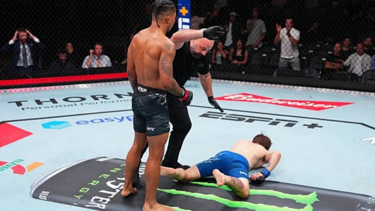 Нокаутер с 10-0 оформил яркий финиш на турнире UFC! Он бьется в одном весе с казахстанцем
