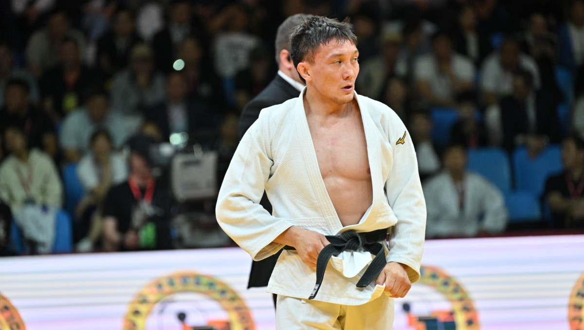 Досрочным финишем завершилась схватка казахстанца против олимпийского чемпиона на ЧМ по дзюдо