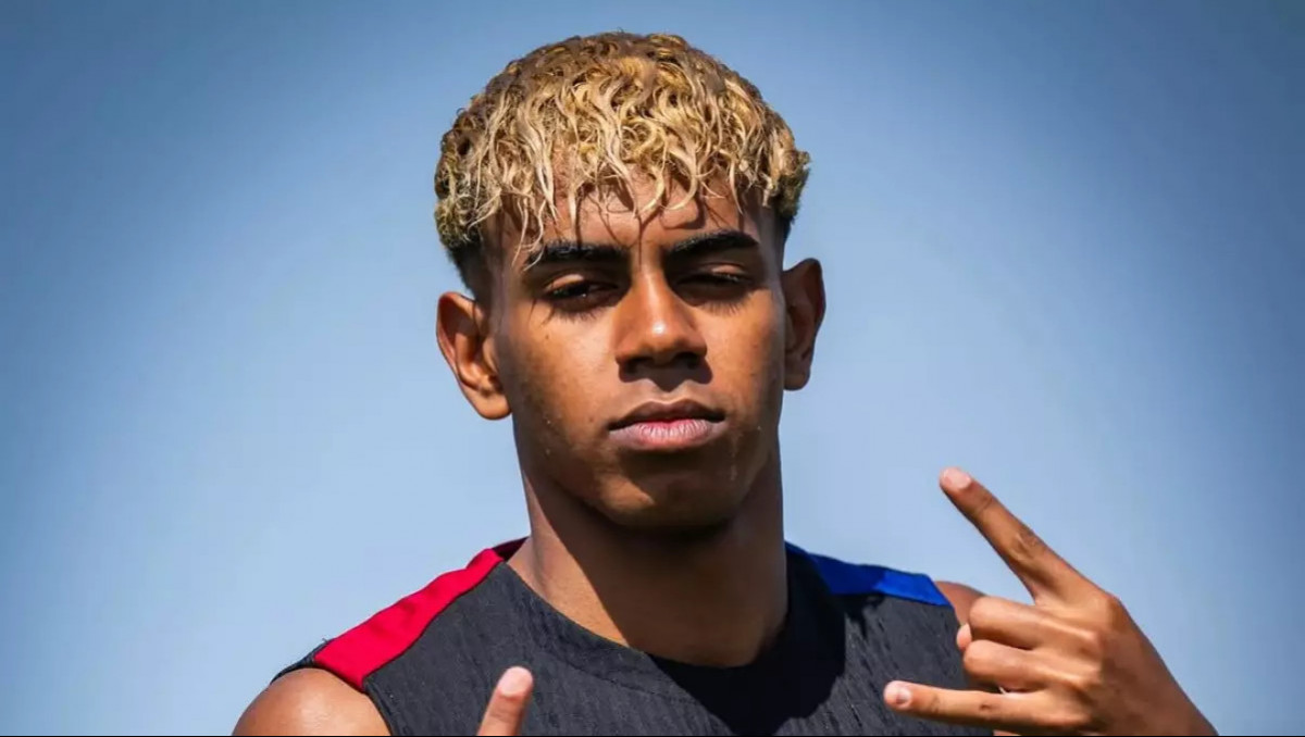 17-летнего вундеркинда "Барселоны" заподозрили в отношениях с моделью: она старше на 13 лет