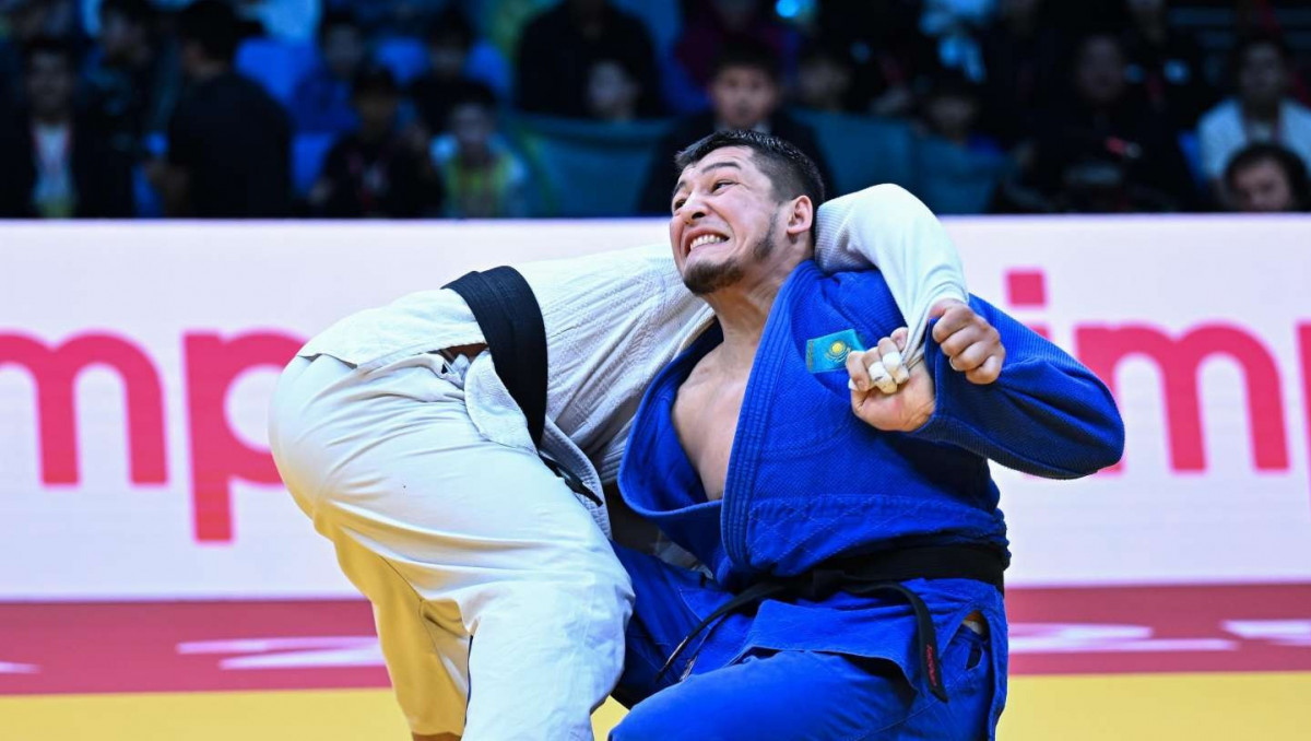 Казахстанец одержал яркую победу и вышел на олимпийского чемпиона на ЧМ по дзюдо