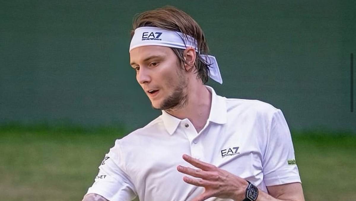 Бублик устроил третью сенсацию подряд в матче за финал турнира в Галле