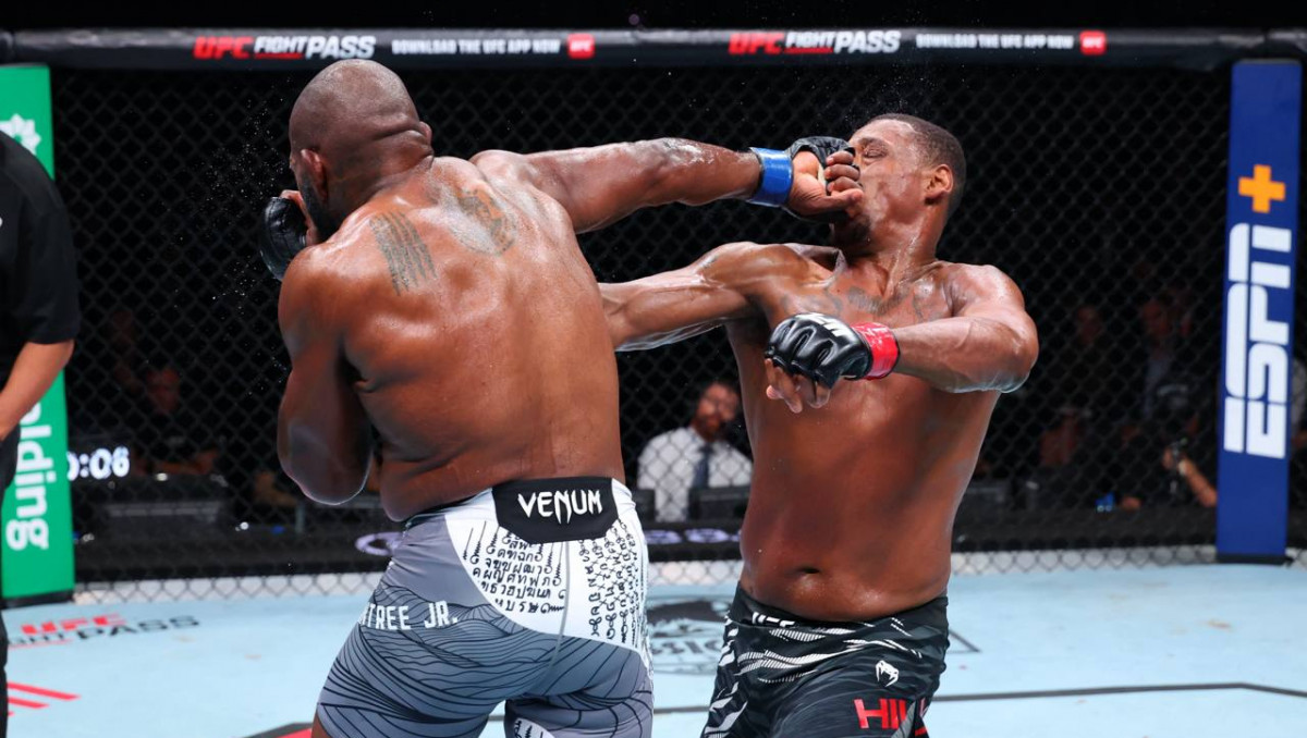 Как завершился главный бой на турнире UFC с участием казаха