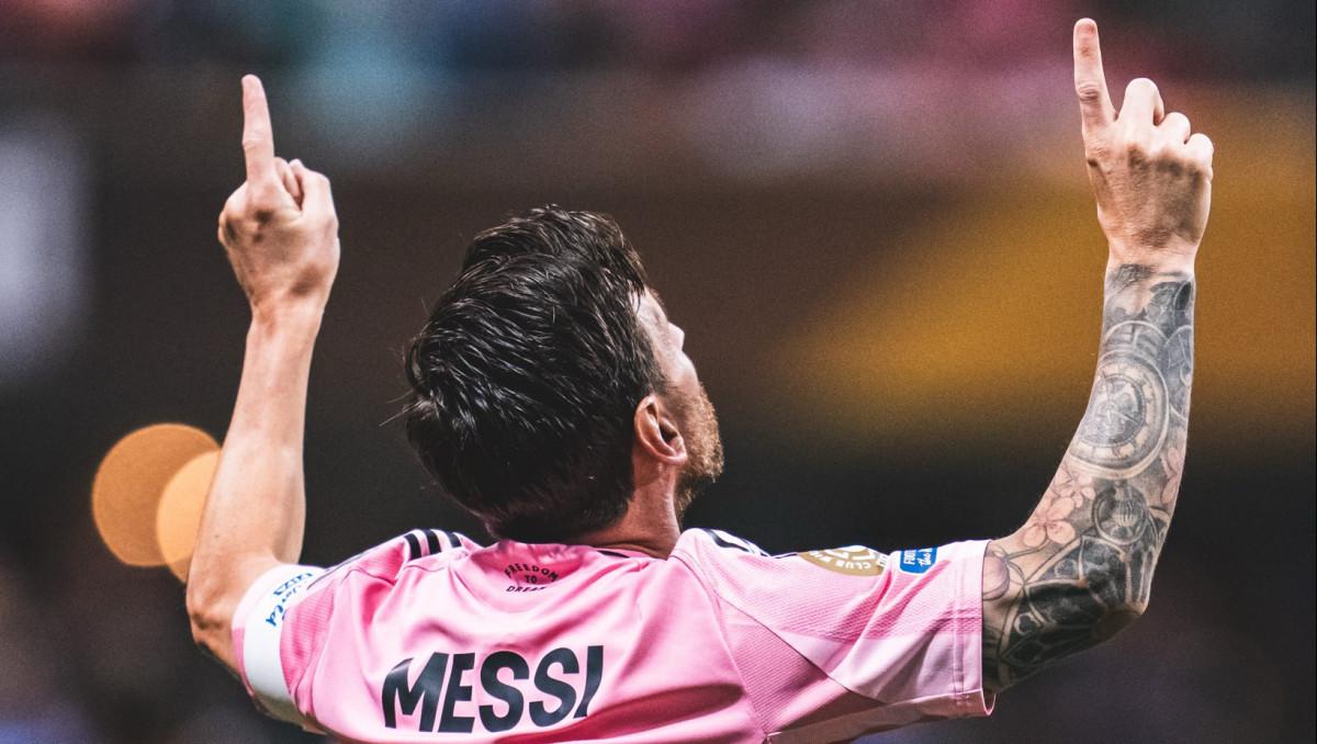 "Мы одного возраста, а он все еще творит": тренер "Баварии" - о феномене Месси