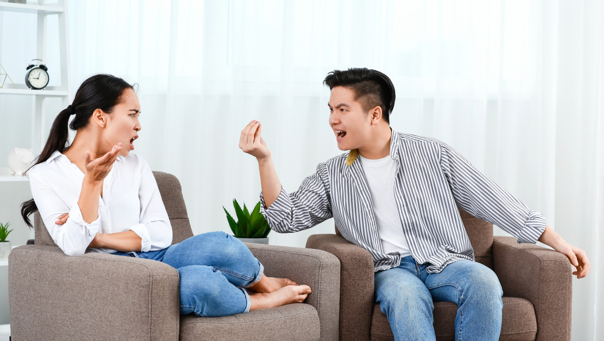 Психолог назвал три токсичные фразы, которые разрушают отношения