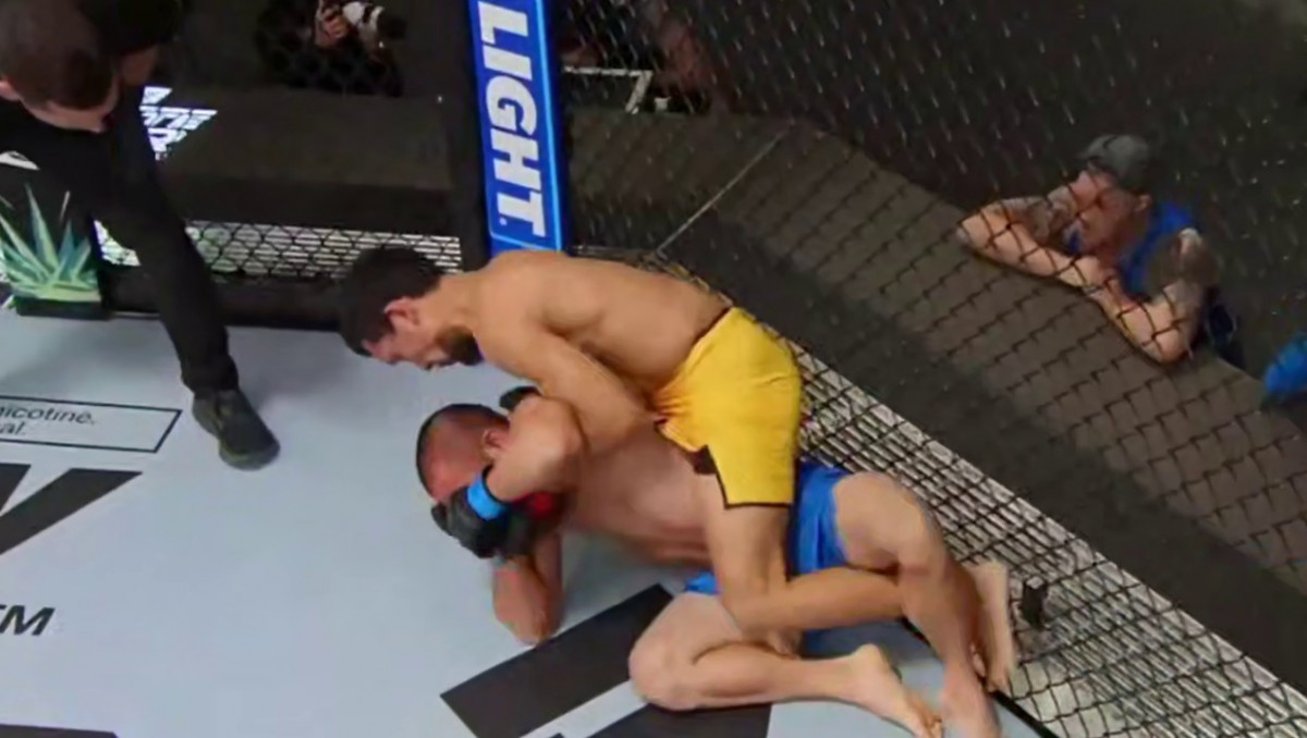 Казахстан выиграл битву у Узбекистана за контракт UFC