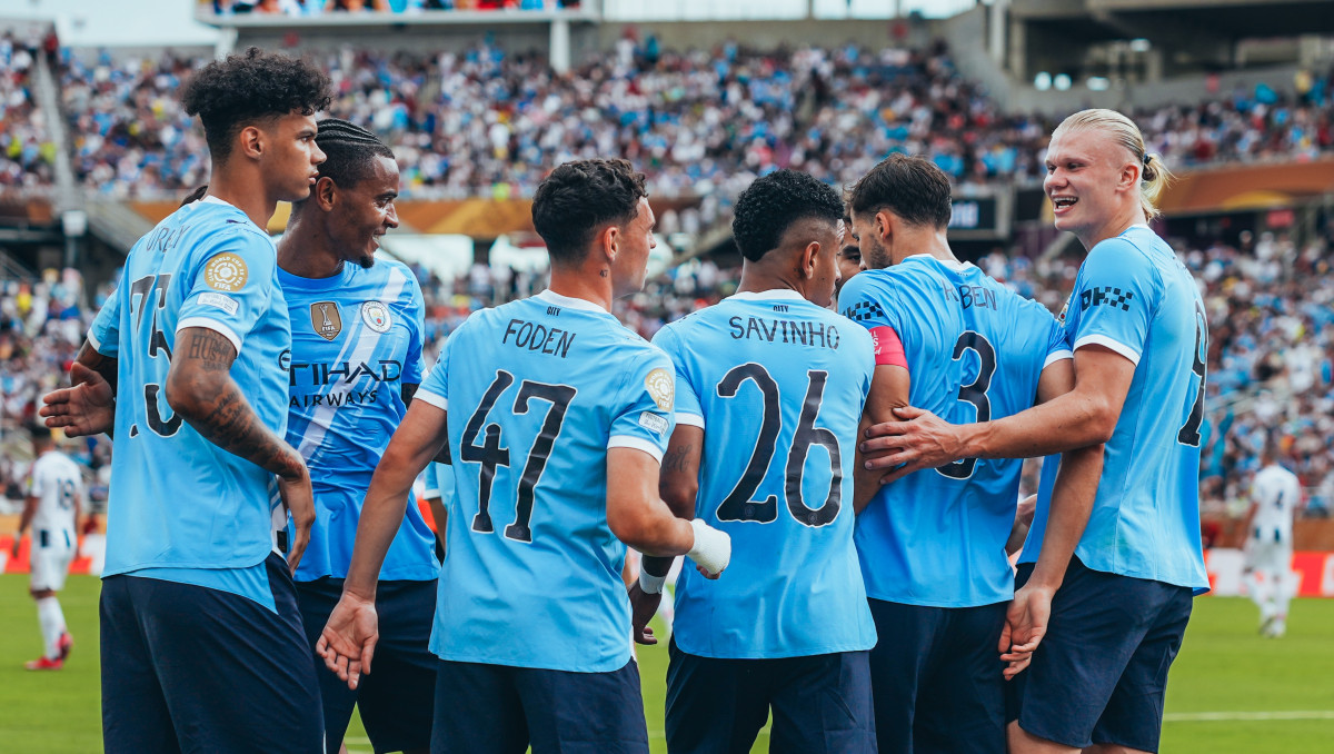 "Ман Сити" устроил разгром и сотворил историю