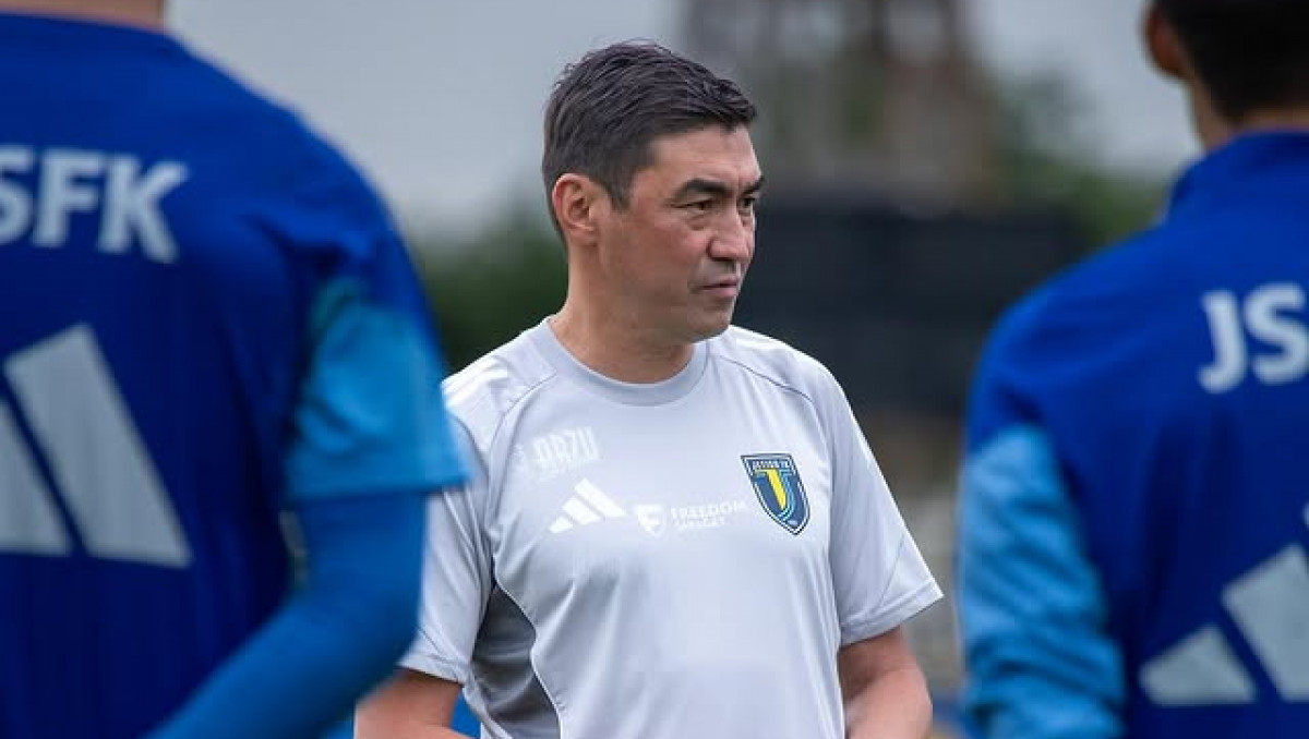 Смаков "уволил" тренера после матча в КПЛ