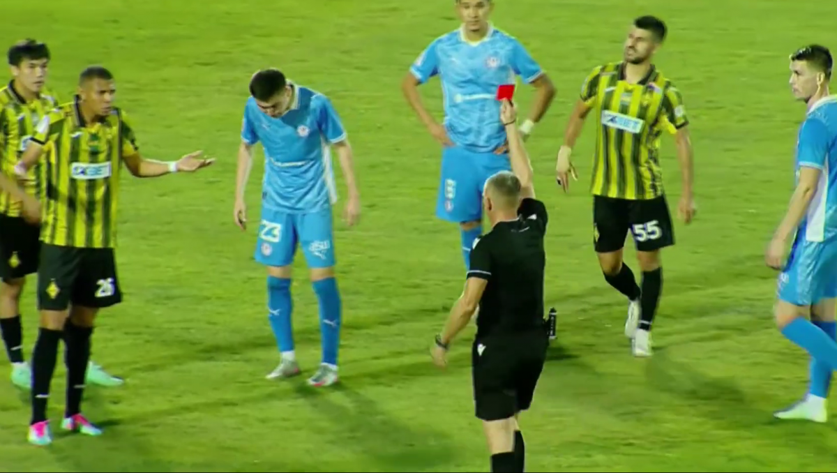 За что судья удалил игроков "Кайрата"? Клуб вышел на первое место по красным карточкам в КПЛ