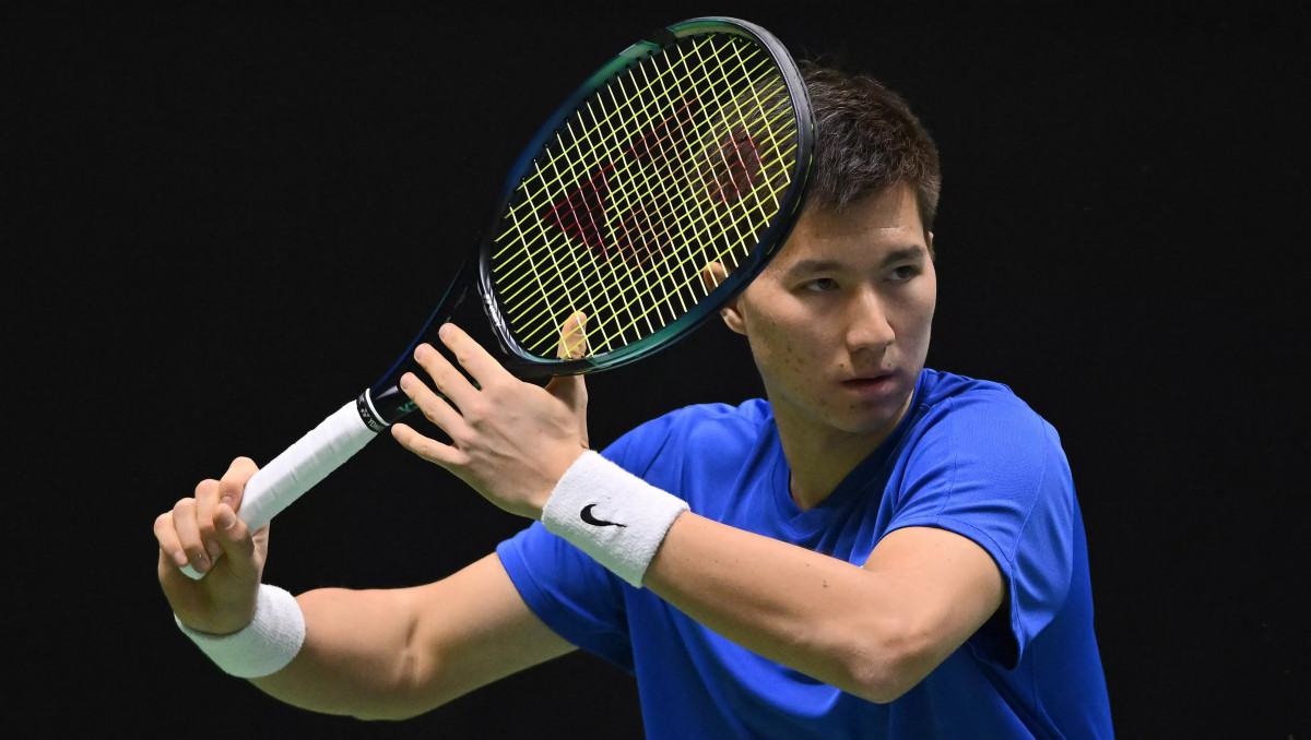 Дебютант из Казахстана провел двухчасовой матч на Уимблдоне - 2025