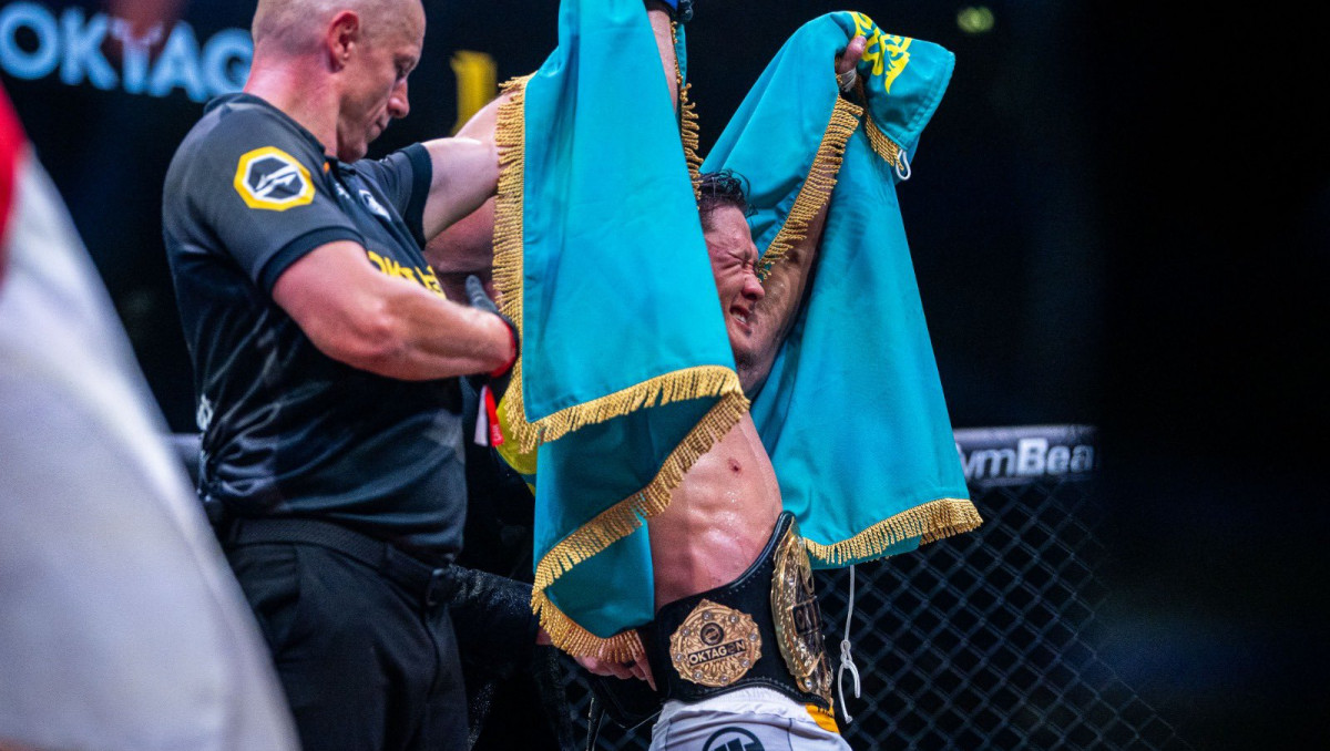 Жалгас Жумагулов похвалился "стальными яйцами"