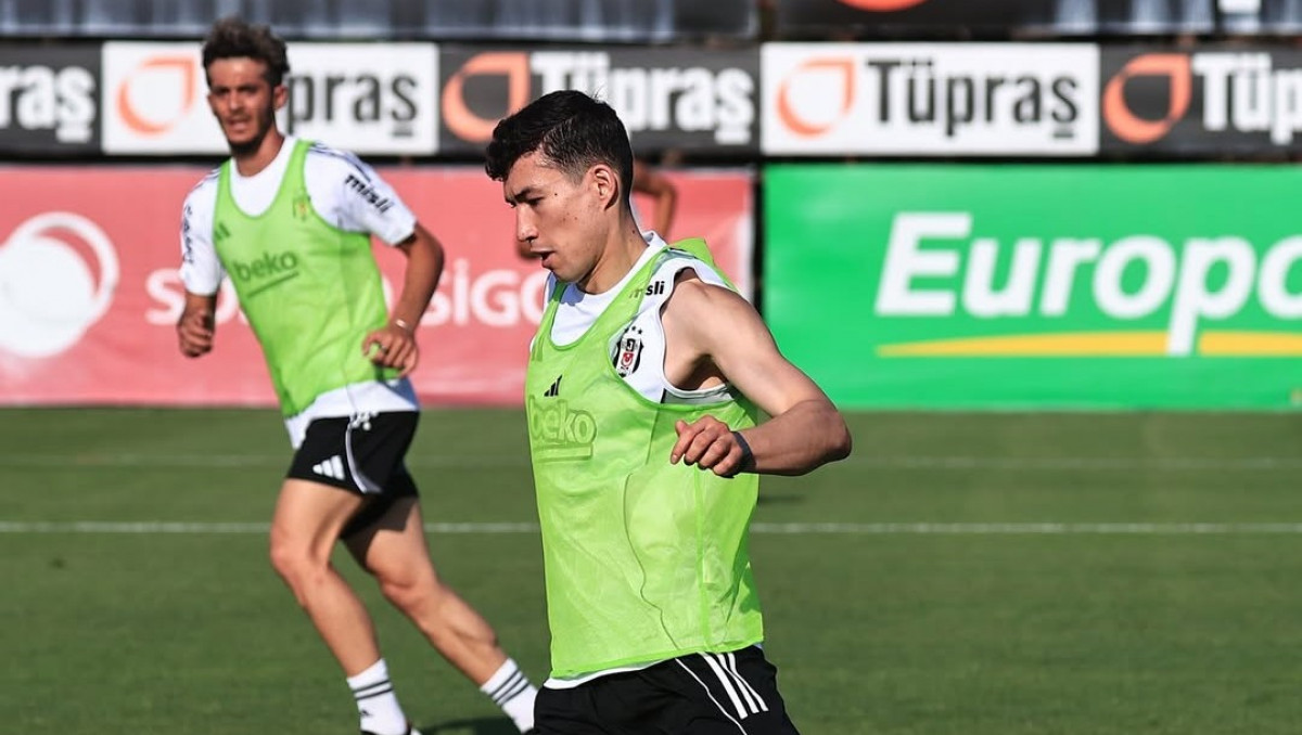 Зайнутдинов покинет "Бешикташ"? Агент казахстанца прибыл в Стамбул