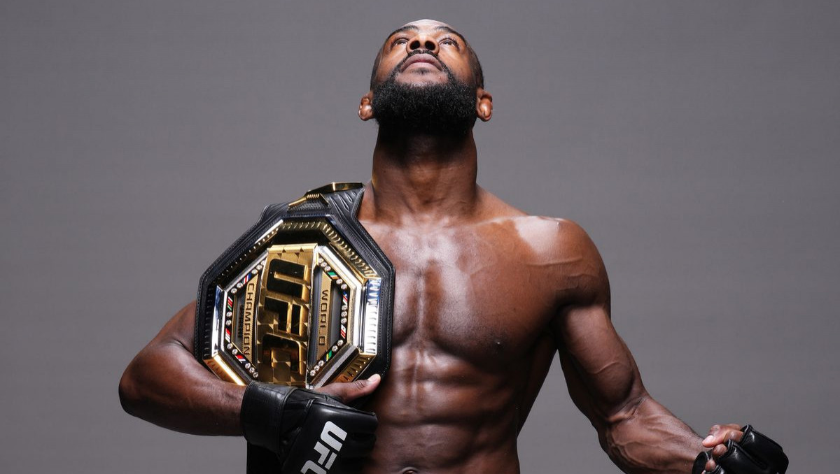 Экс-чемпион UFC проведет бой в Казахстане: соперник известен