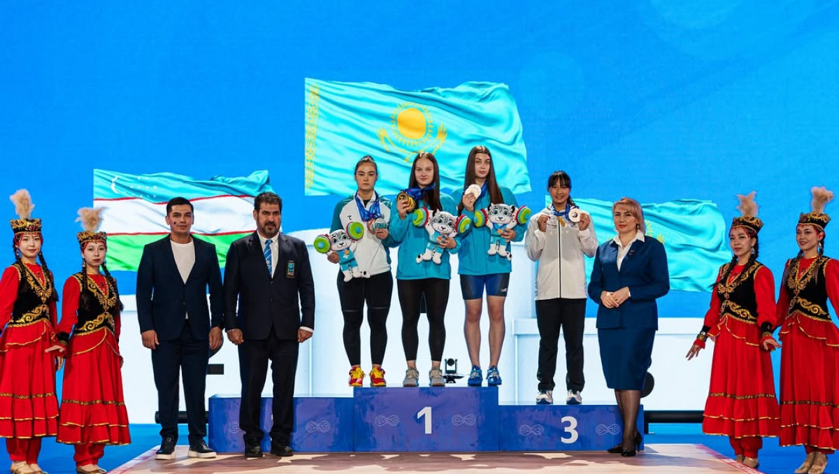 Сборная Казахстана продолжает забирать медали по тяжелой атлетике