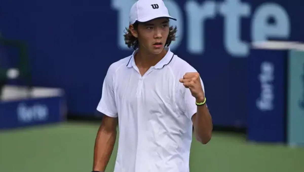 Тремя сетами завершился матч 17-летнего казахстанца за финал Уимблдона