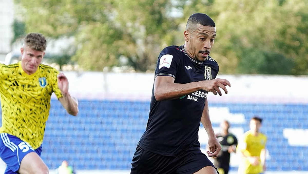 Клуб Смакова избежал разгрома в матче КПЛ-2025 с удалением и 4 голами