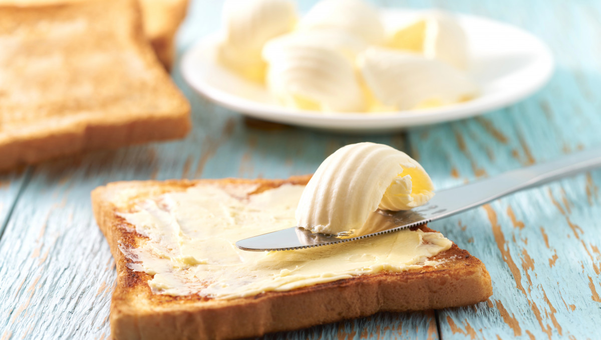 Чем отличается сливочное масло от маргарина, объяснил диетолог