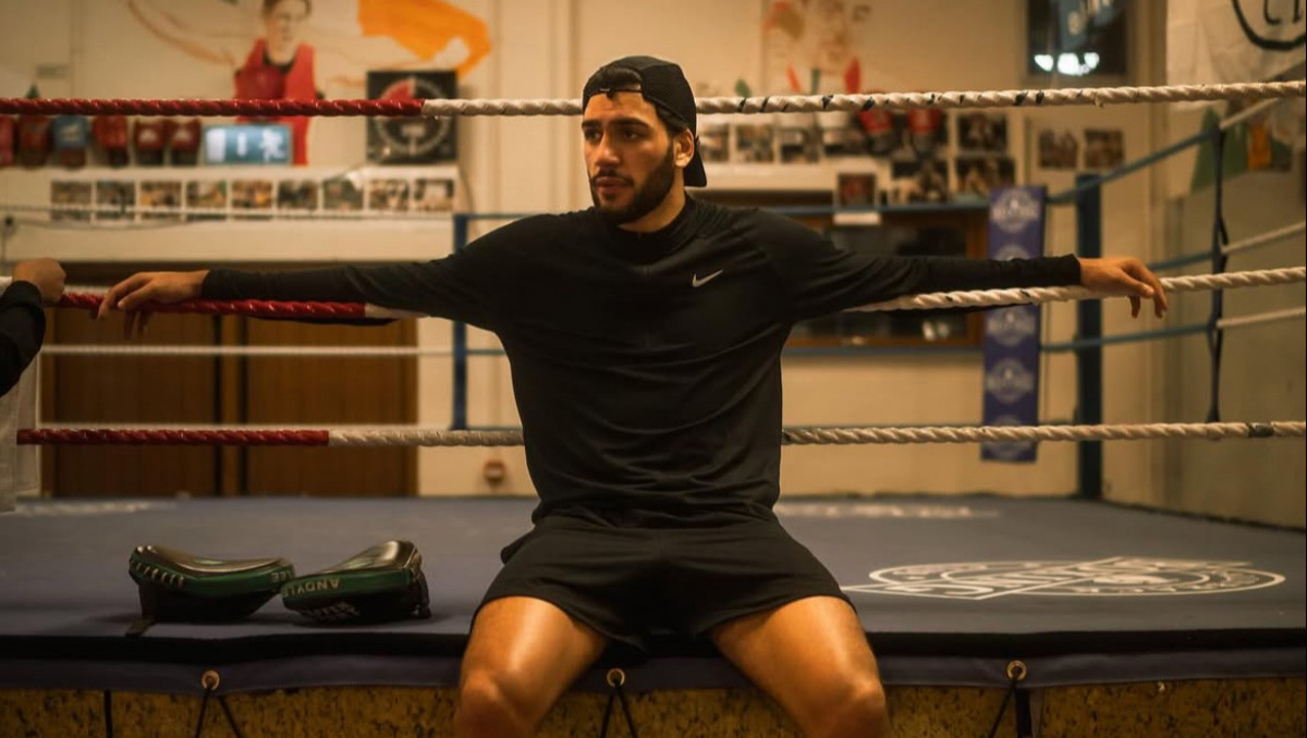 Стала известна неожиданная причина отказа непобежденного чемпиона от боя с Алимханулы