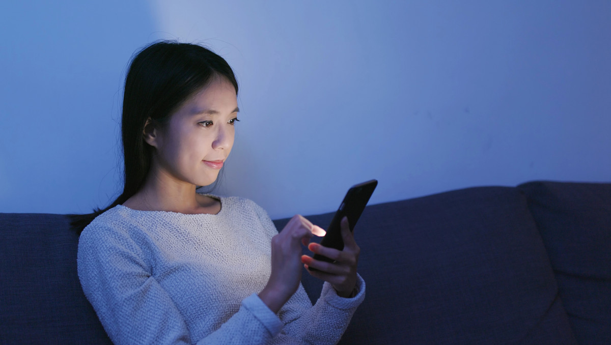 Как снизить нагрузку на глаза от гаджетов, рассказала эксперт