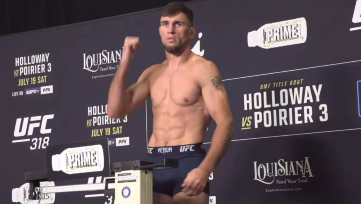 Казахстанец сделал вес и готов к третьей попытке в UFC