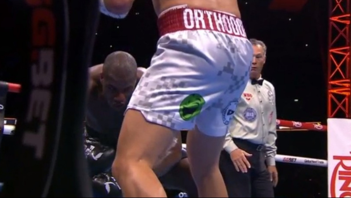 Усик нокаутировал Дюбуа: смотрите лучшие моменты боя