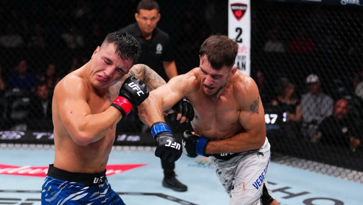 Казахстанец с третьей попытки одержал первую победу в UFC