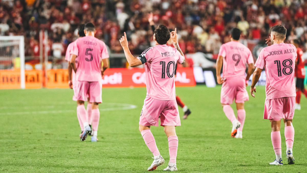 Месси обошёл Роналду и установил новый рекорд